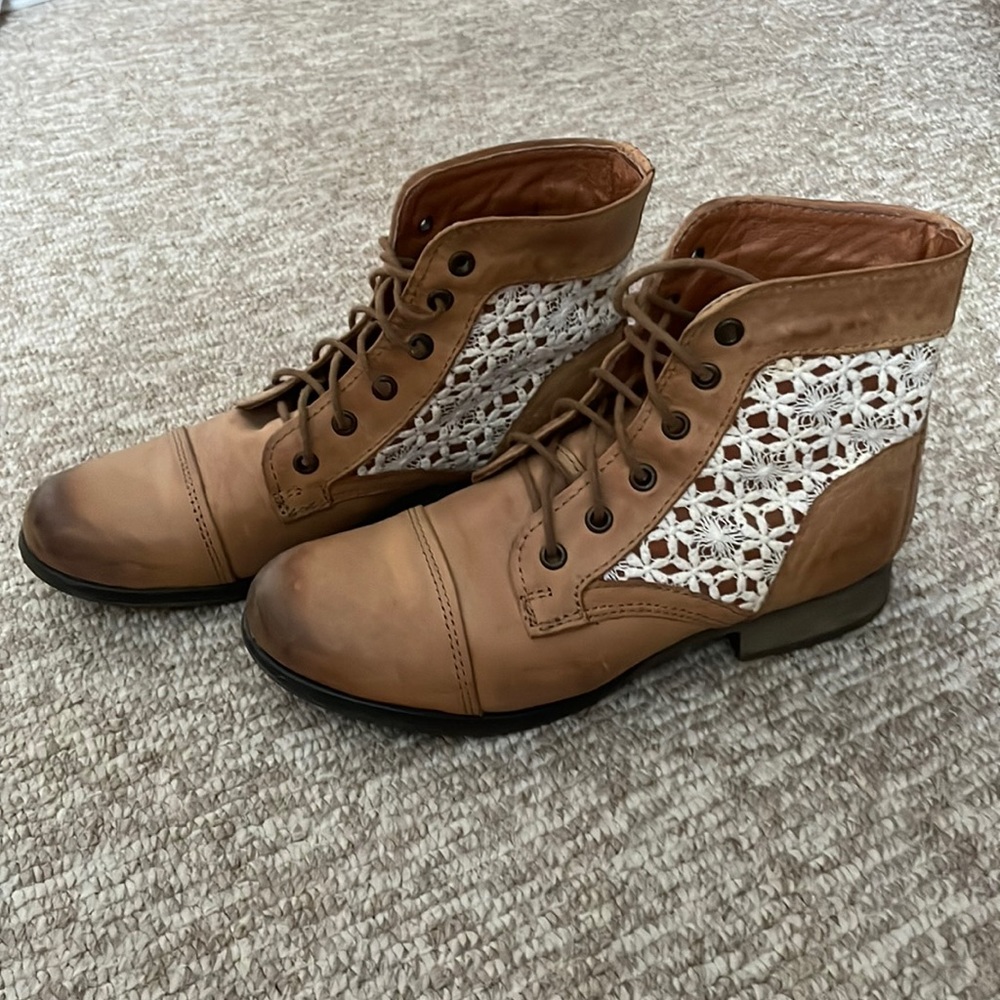 Leather and Lace Steve Madden Ankle Boots (7.5)